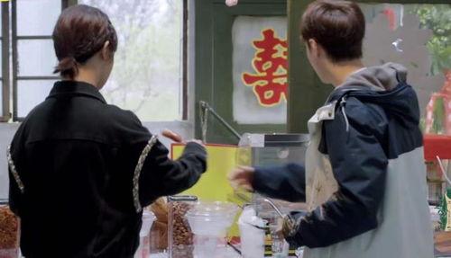 长辈吃瓜谈恋爱,长辈们的甜蜜恋爱故事