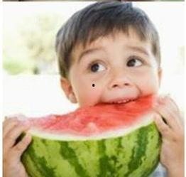 小孩可爱头像吃瓜图片,小萌娃吃瓜瞬间，萌化你的心