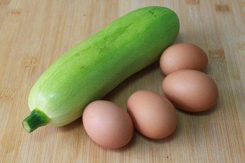 中午吃炒白瓜加香蕉,炒白瓜搭配香蕉的营养盛宴